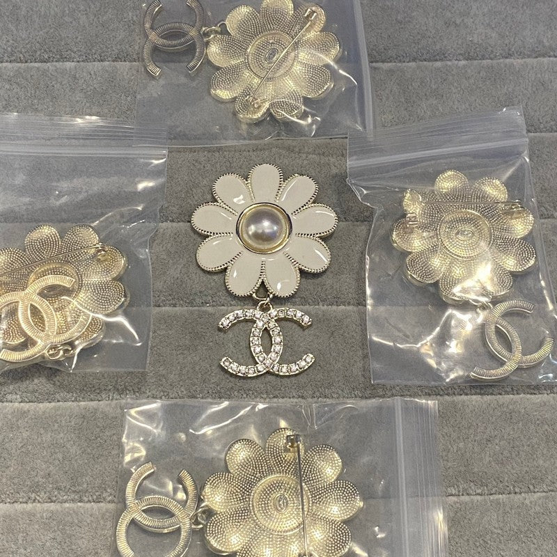 CC Sunflower Diamond Brooch