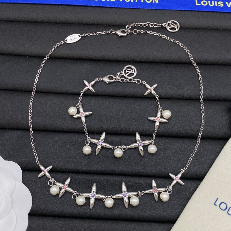 Louis Blossom White Gold Necklace