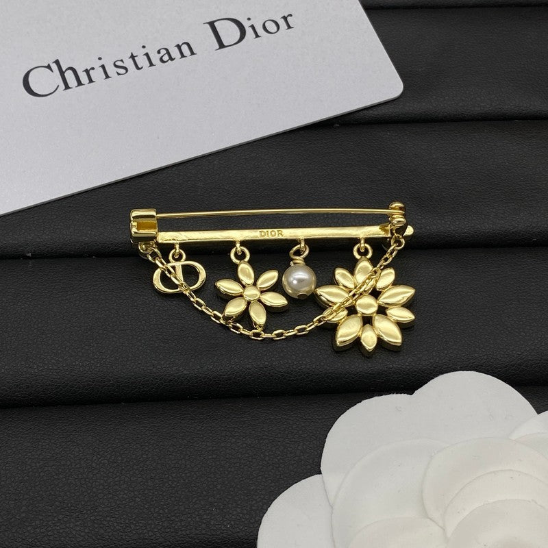 CD Diamond Flower Brooch