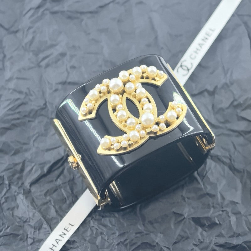 CC Pearl Resin Bracelet