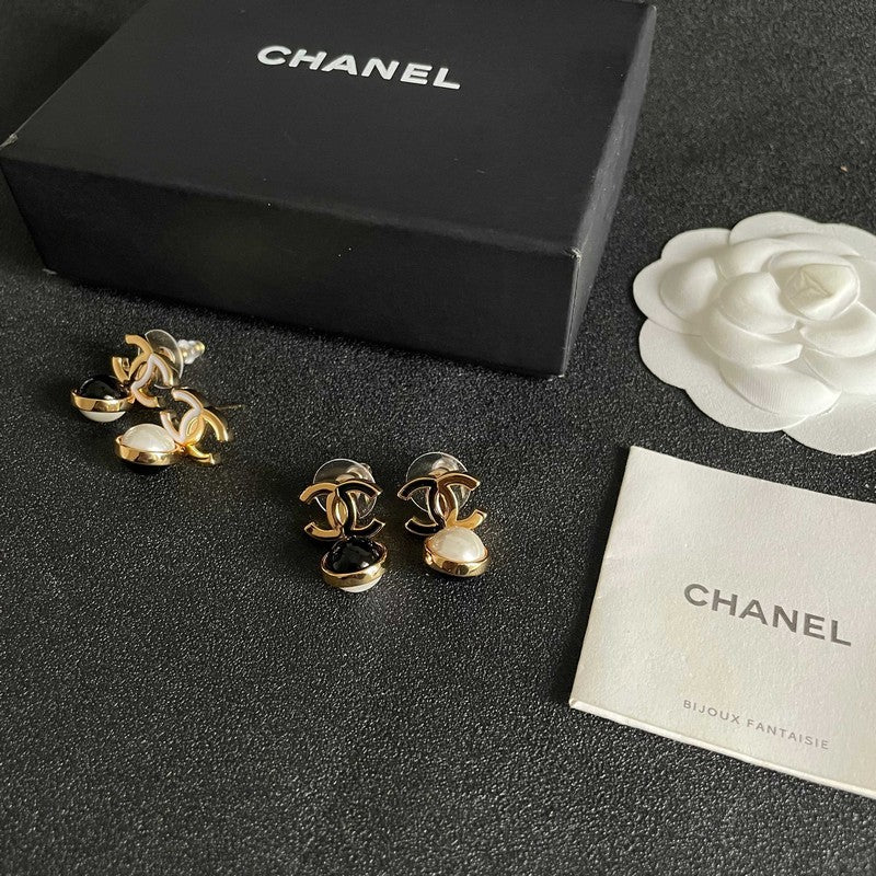 CC Black & White Pearl Gold Earrings