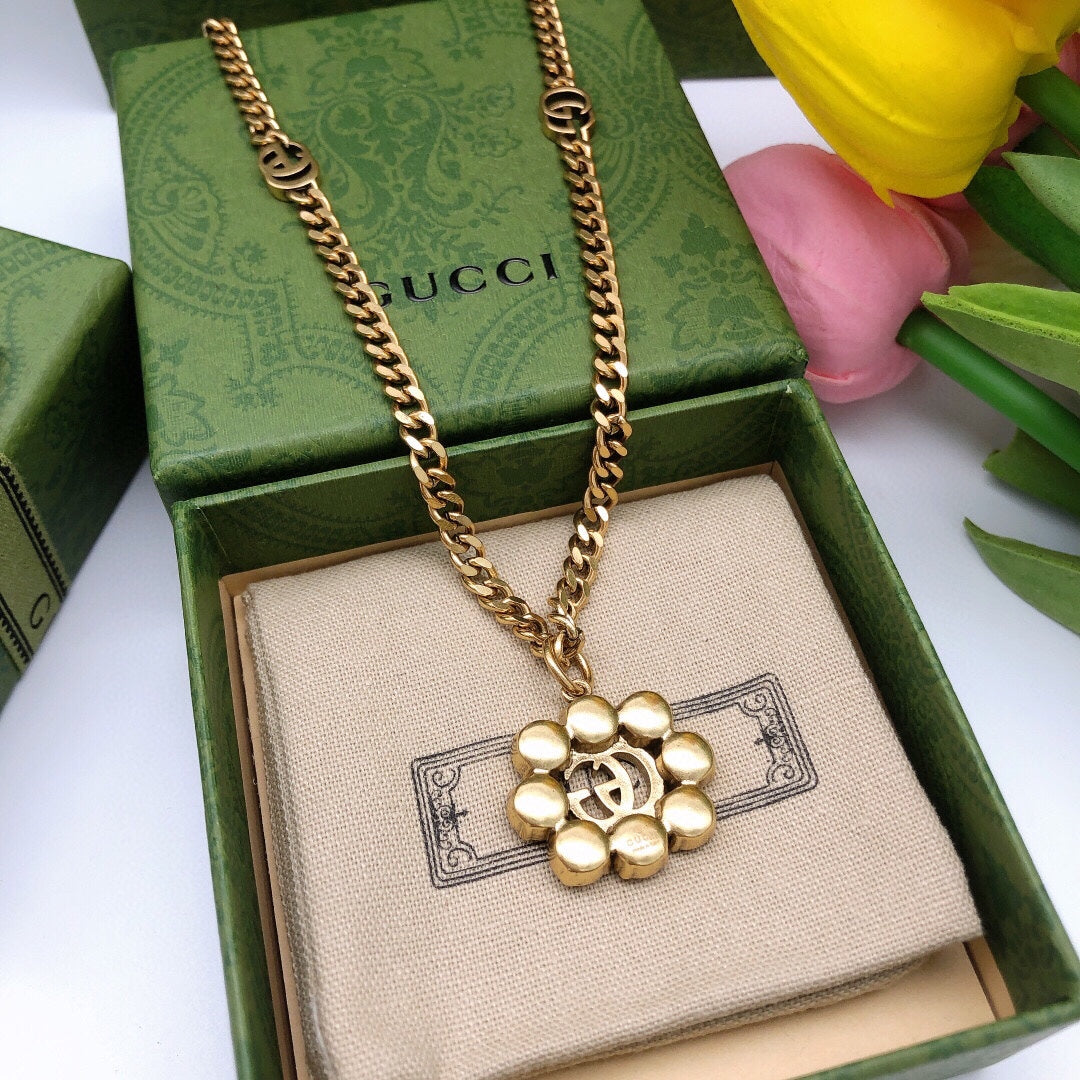 GG Flower Crystals Necklace