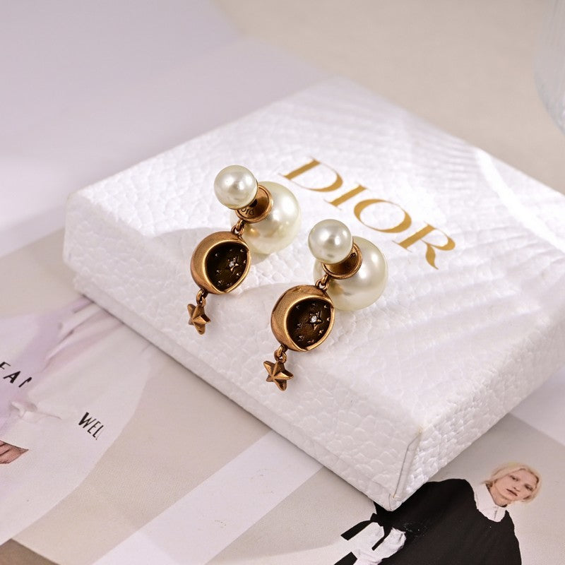 CD Tribales Clip Pearl Earrings
