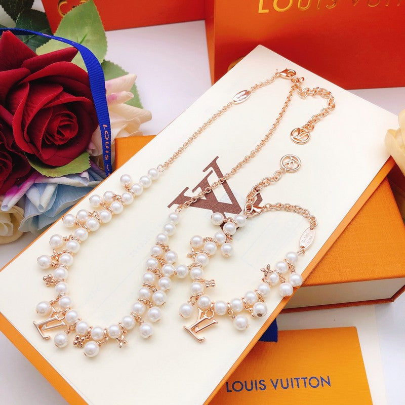 Louis Blossom Pearl Bracelet