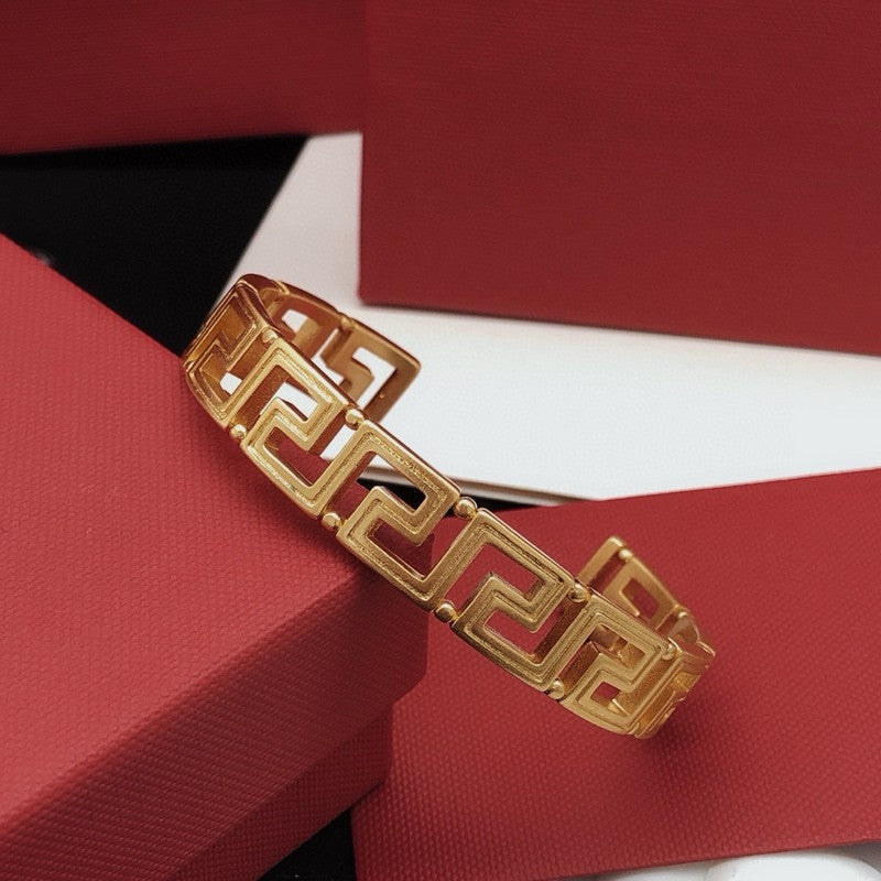 Vers Gold Bracelet