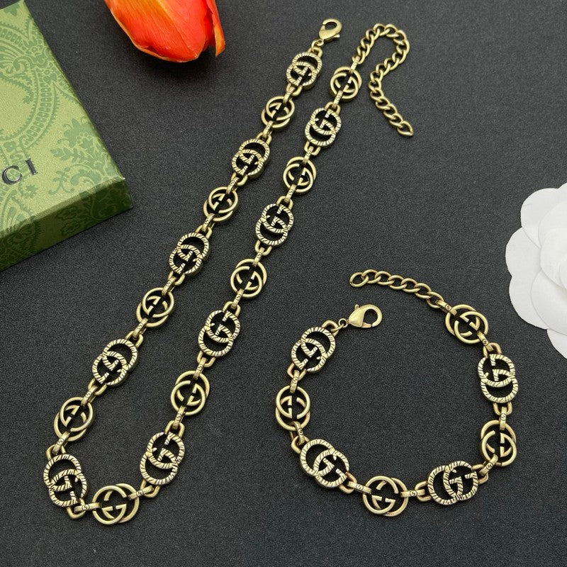 GG Interlocking G Twist Gold Necklace