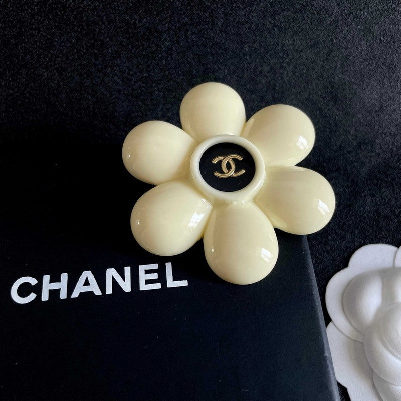 CC White Flower Brooch