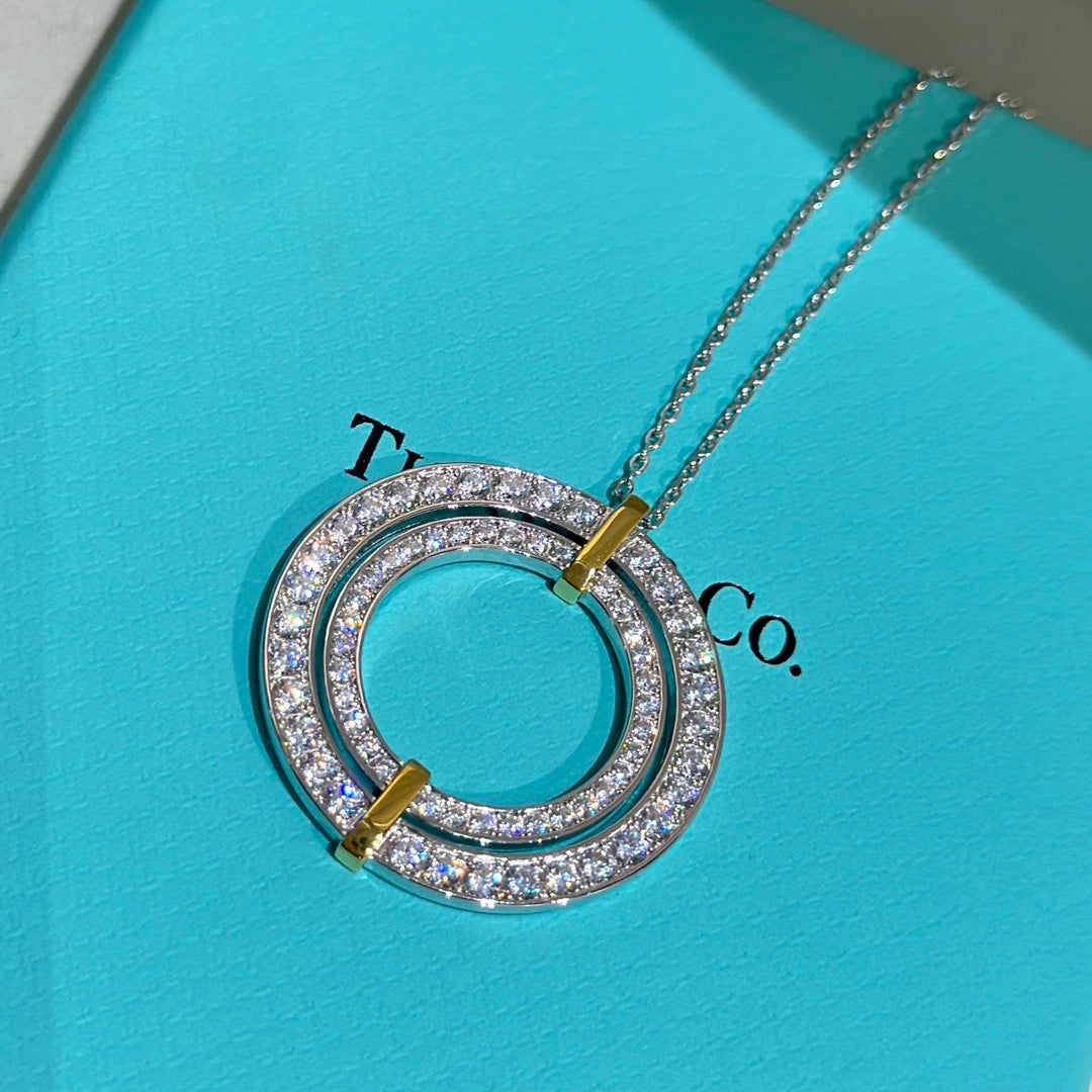 Tiff Edge Circle Diamond Pendant Necklace