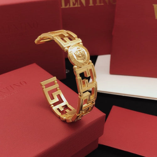 Vers Gold Wide Bracelet
