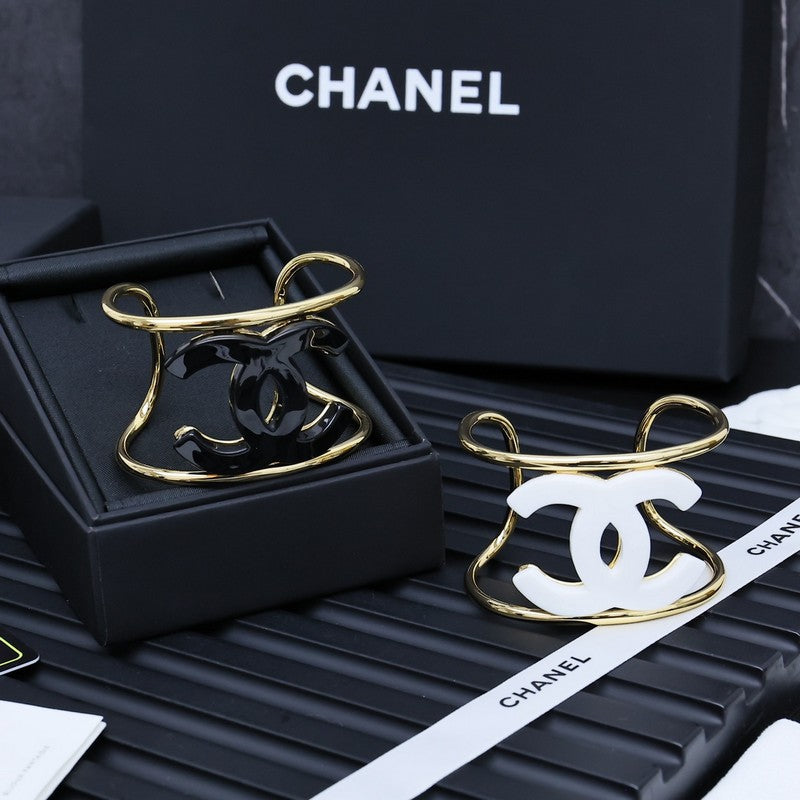 CC 24A Black & White Gold Bracelet