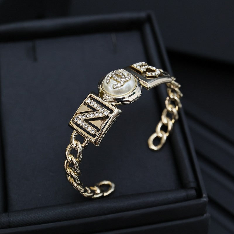 CC NO.5 Pearl Oepn Cuff Bracelet