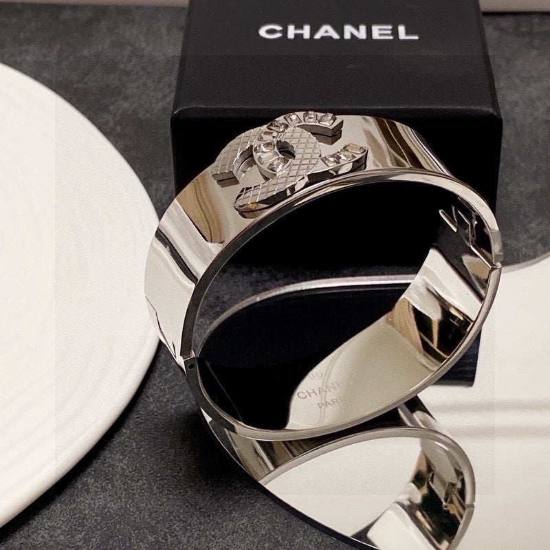 18K CC White Gold Cuff Bracelet
