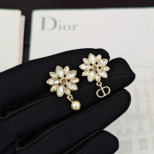 CD Tribales Crystal Flower Earrings