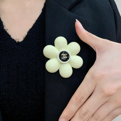 CC White Flower Brooch