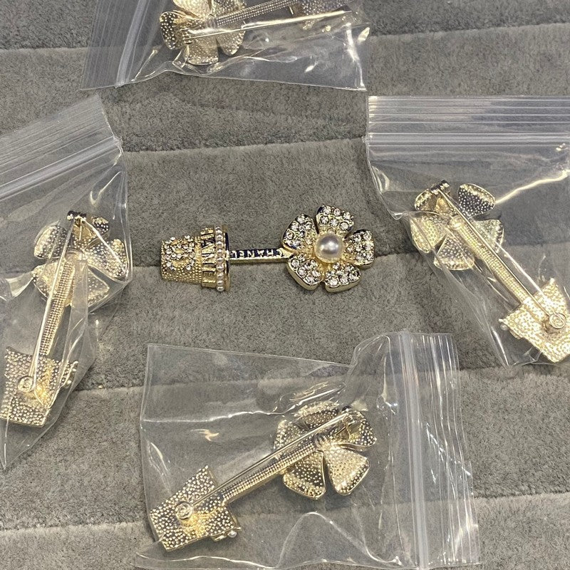 CC Plant Flower Diamond Gold Brooch