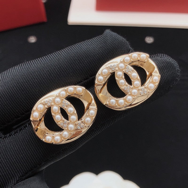 CC Oval Diamond Gold Earrings