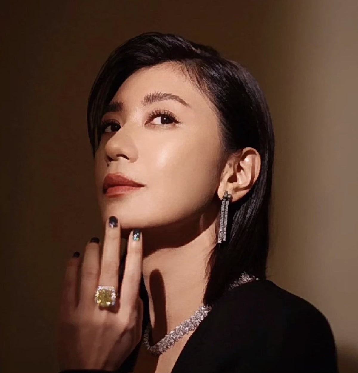 Tiff Edge Drop Earrings
