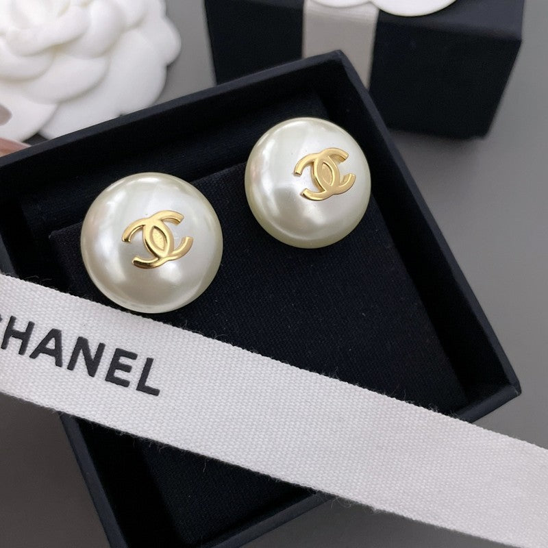 CC Pearl Gold Round Earrings