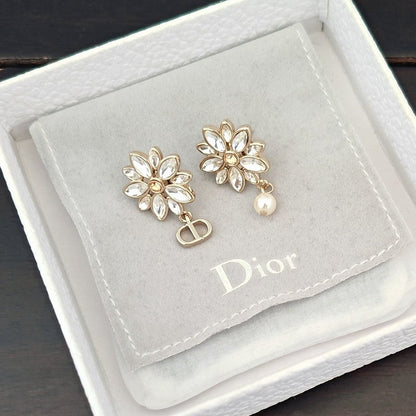 CD Tribales Crystal Flower Earrings
