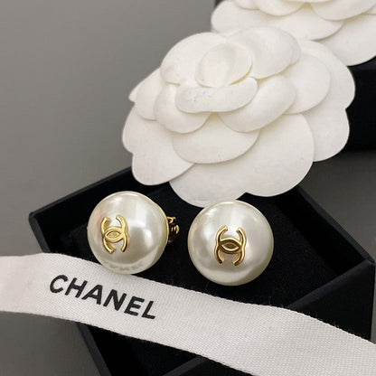 CC Pearl Gold Round Earrings