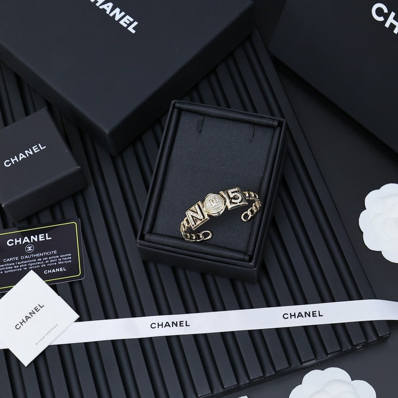 CC NO.5 Pearl Oepn Cuff Bracelet