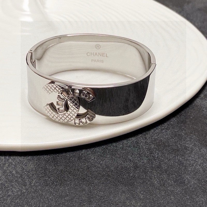 18K CC White Gold Cuff Bracelet