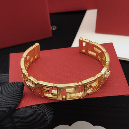 Vers Gold Wide Bracelet