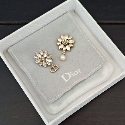 CD Tribales Crystal Flower Earrings