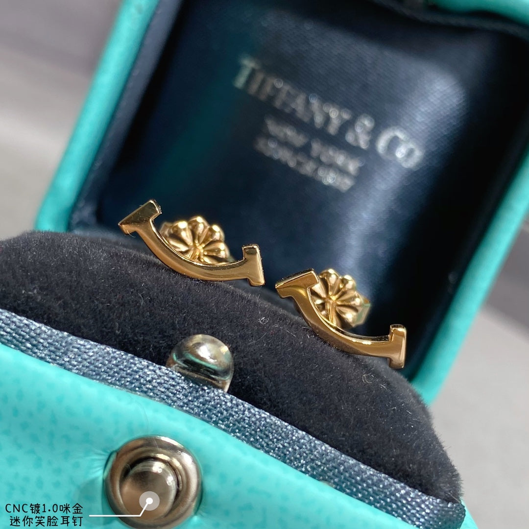 Tiff Smile Yellow Gold Earrings
