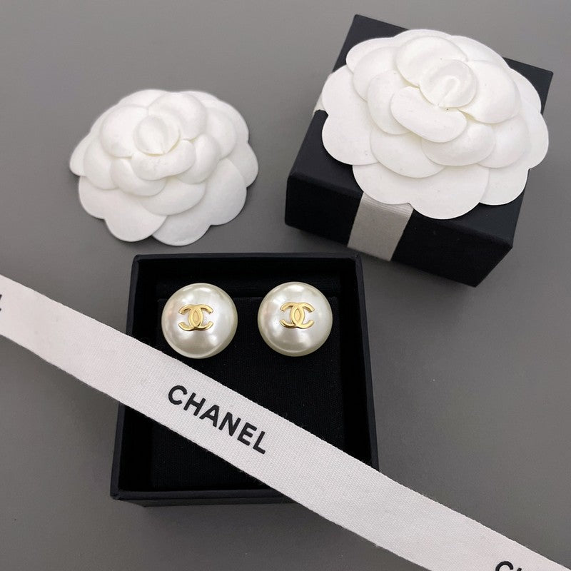 CC Pearl Gold Round Earrings