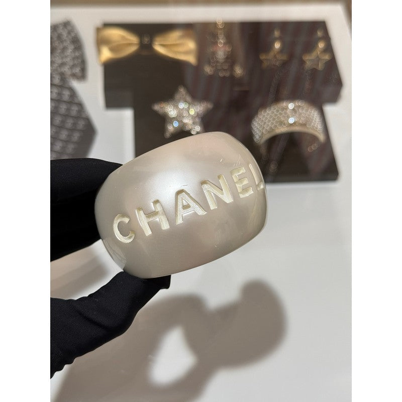 CC 25P Resin Cuff Bracelet
