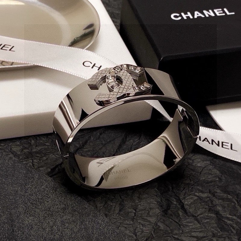 18K CC White Gold Cuff Bracelet