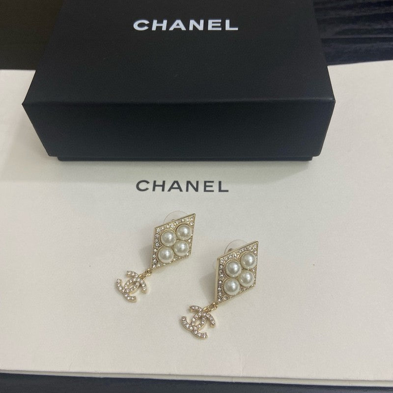 CC Rhombic Pearl Pendant Earrings