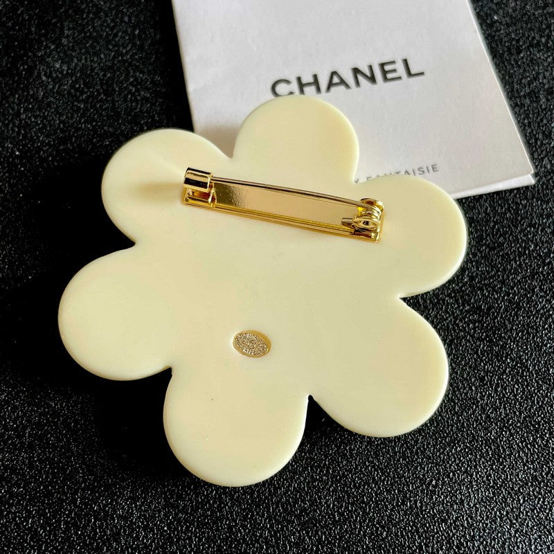 CC White Flower Brooch