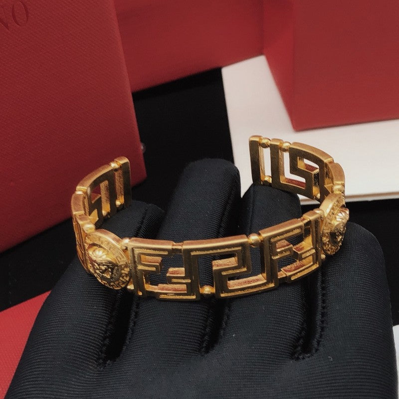 Vers Gold Wide Bracelet