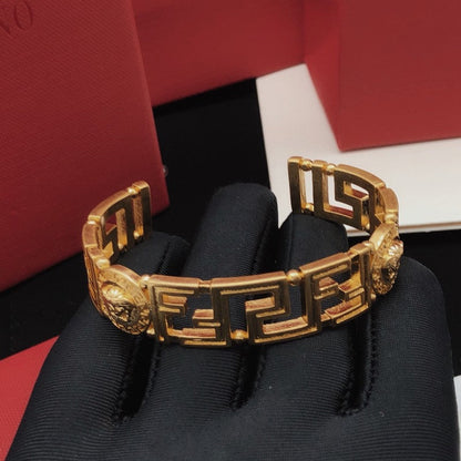 Vers Gold Wide Bracelet