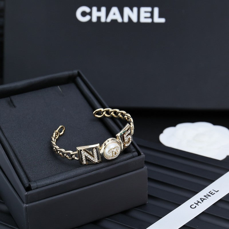 CC NO.5 Pearl Oepn Cuff Bracelet