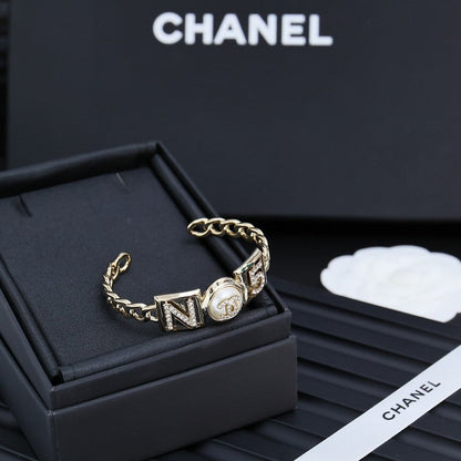 CC NO.5 Pearl Oepn Cuff Bracelet