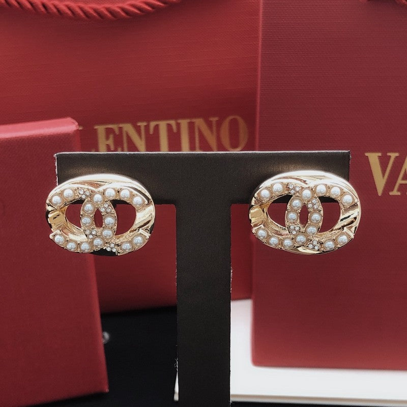 CC Oval Diamond Gold Earrings