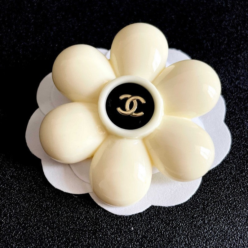 CC White Flower Brooch