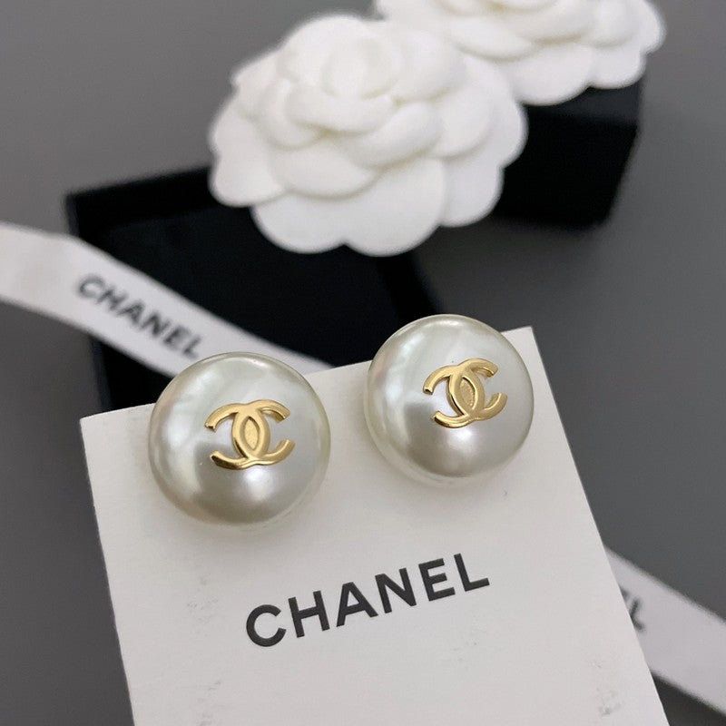 CC Pearl Gold Round Earrings