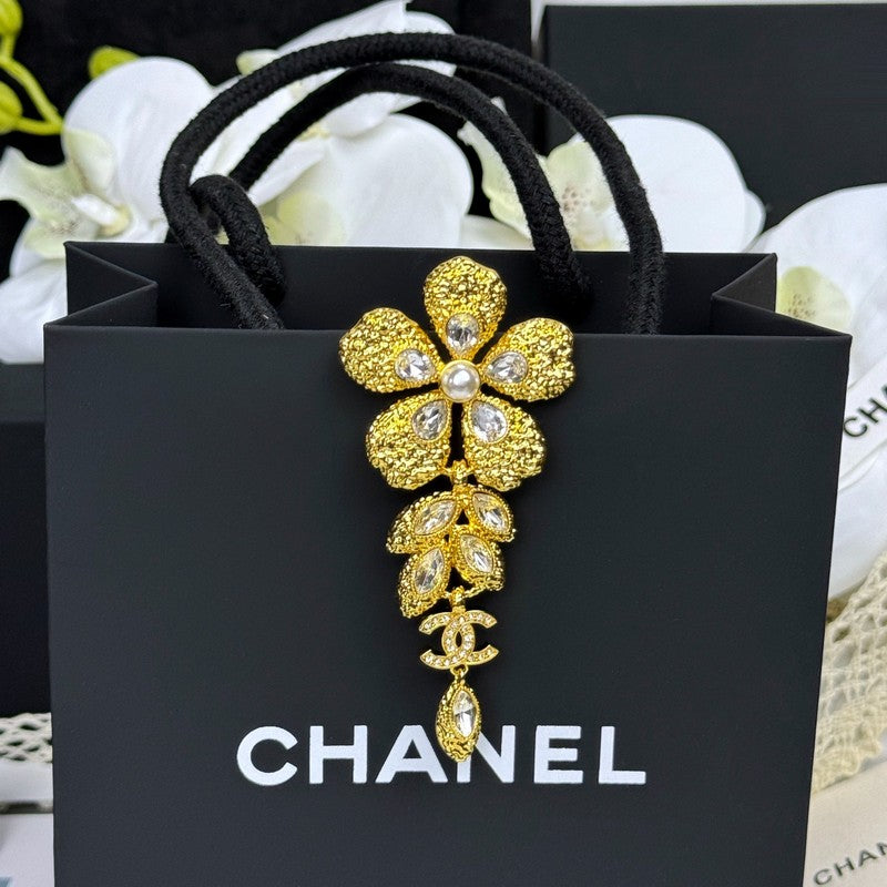 CC 26C Flower Crystal Drop Gold Brooch